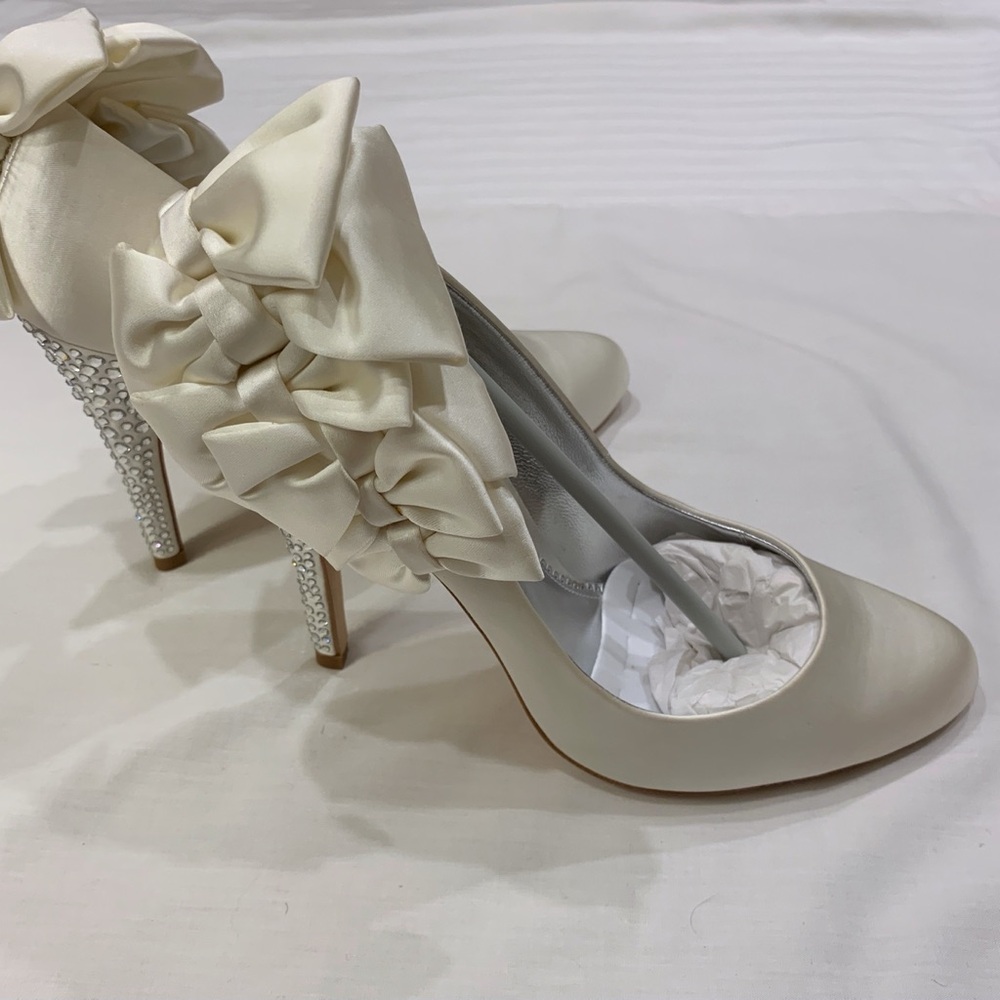 Bourne Ivory Hannah Silk Bow Crystal Heel 8.5